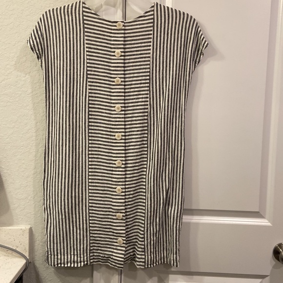 Madewell - Stripe-Play Button-Back Tee Dress - Picture 6 of 9